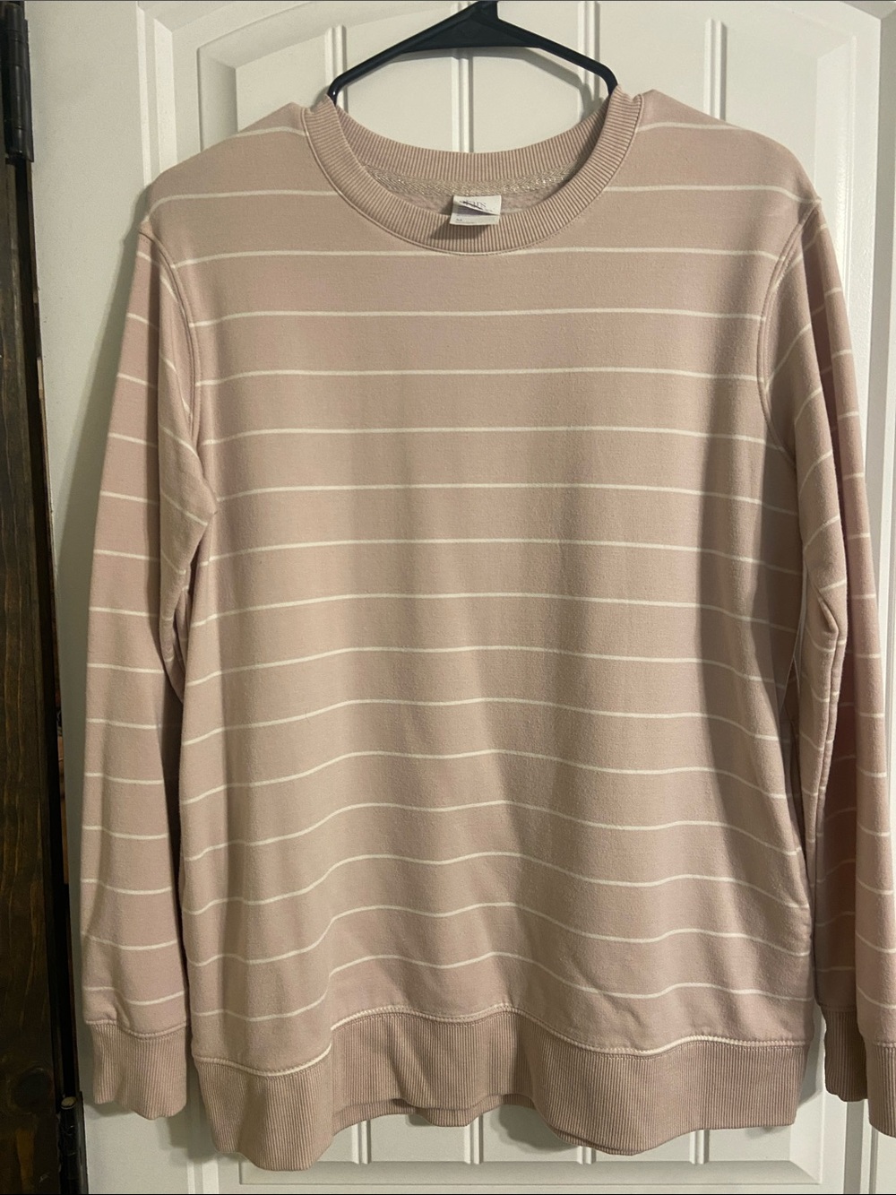 Women’s Crewneck Long-Sleeve Sweater - Light Blush Stripe with pockets